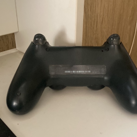 PS4 controller - Picture 2 of 2